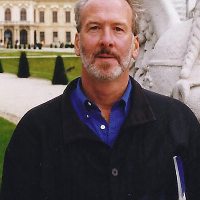 Headshot of Harlow Robinson