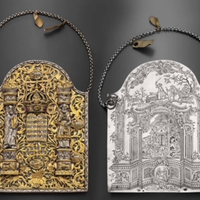Gold (left) and silver (right) Torah Shield tablets.