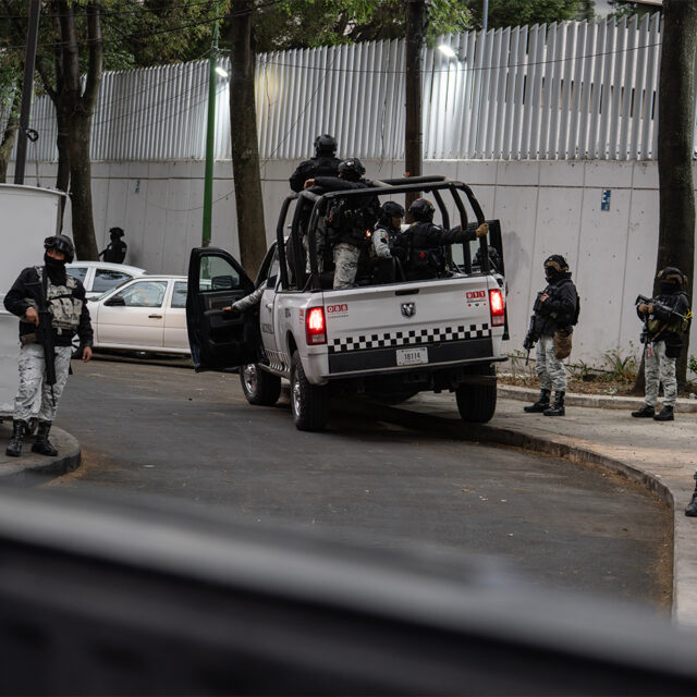 22 February 2026, Mexico, Mexiko-Stadt: Members of the special units of the National Guard and the Secretaria de Seguridad Ciudadana stand guard in front of the Fiscalia General de la Republica, where the investigation into the operation in which Nemesio Oseguera Cervantes, alias 
